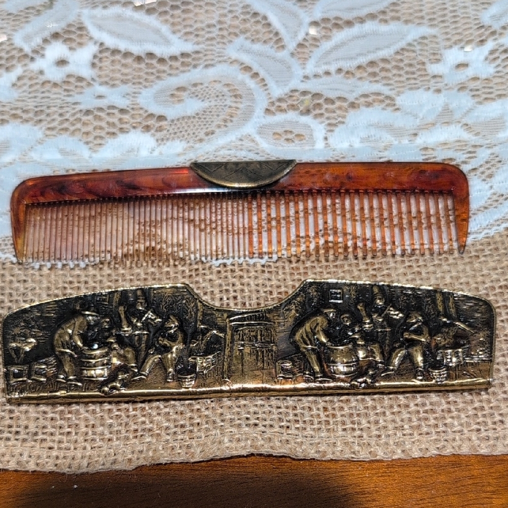 Vintage Metal Gold/Brass Tone And Comb Set (Bakelite?)